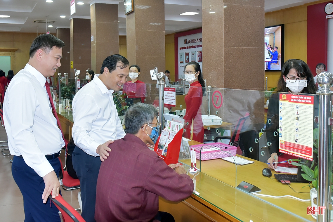 Thường trực Tỉnh ủy Hà Tĩnh chúc mừng các doanh nghiệp, doanh nhân