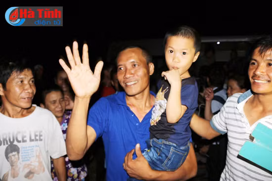 niem vui tot cung cua 2 thuyen vien ha tinh khi ve den que nha