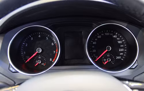Cụm đồng hồ cũng đơn giản volkswagen jetta doi thu moi cua toyota altis tai viet nam