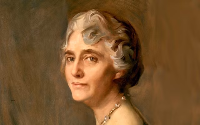 Lou Hoover, vợ tổng thống Herbert Hoover, là người phụ nữ đầu tiên ở Mỹ nhận bằng cử nhân về địa chất năm 1898. Bà biết 5 ngôn ngữ và là người đầu tiên nói chuyện trên đài phát thanh. Ảnh: whitehousehistory. nhung bong hong dang sau cac tong thong my