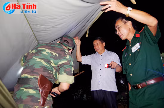 dien tap chi huy mot ben hai cap tren ban do va thuc dia