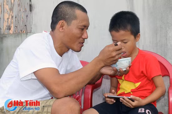 nhung ngay thang kinh hoang cua 2 thuyen vien bi cuop bien bat giu
