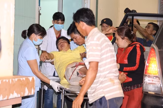 thu 10 khau sung tai nha nghi can trong vu no sung 19 nguoi thuong vong