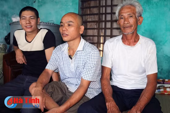 nhung ngay thang kinh hoang cua 2 thuyen vien bi cuop bien bat giu