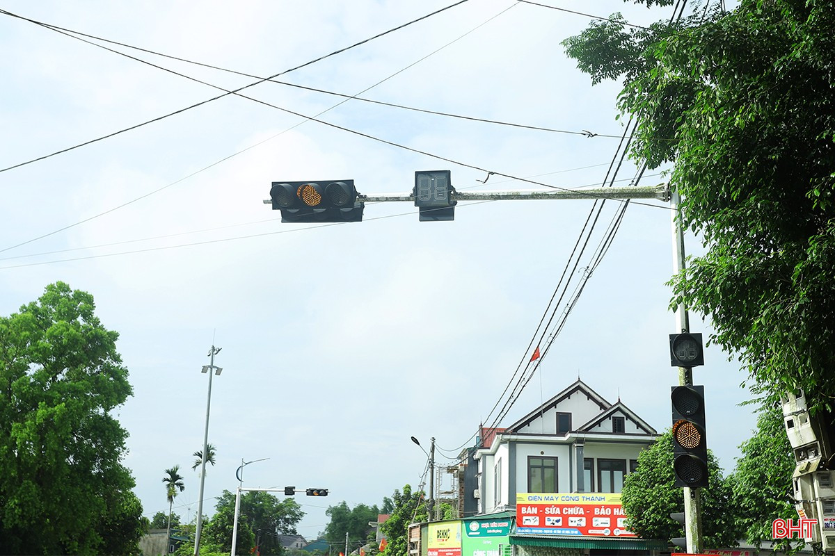 bqbht_br_den-do-hu-hong-1a.jpg