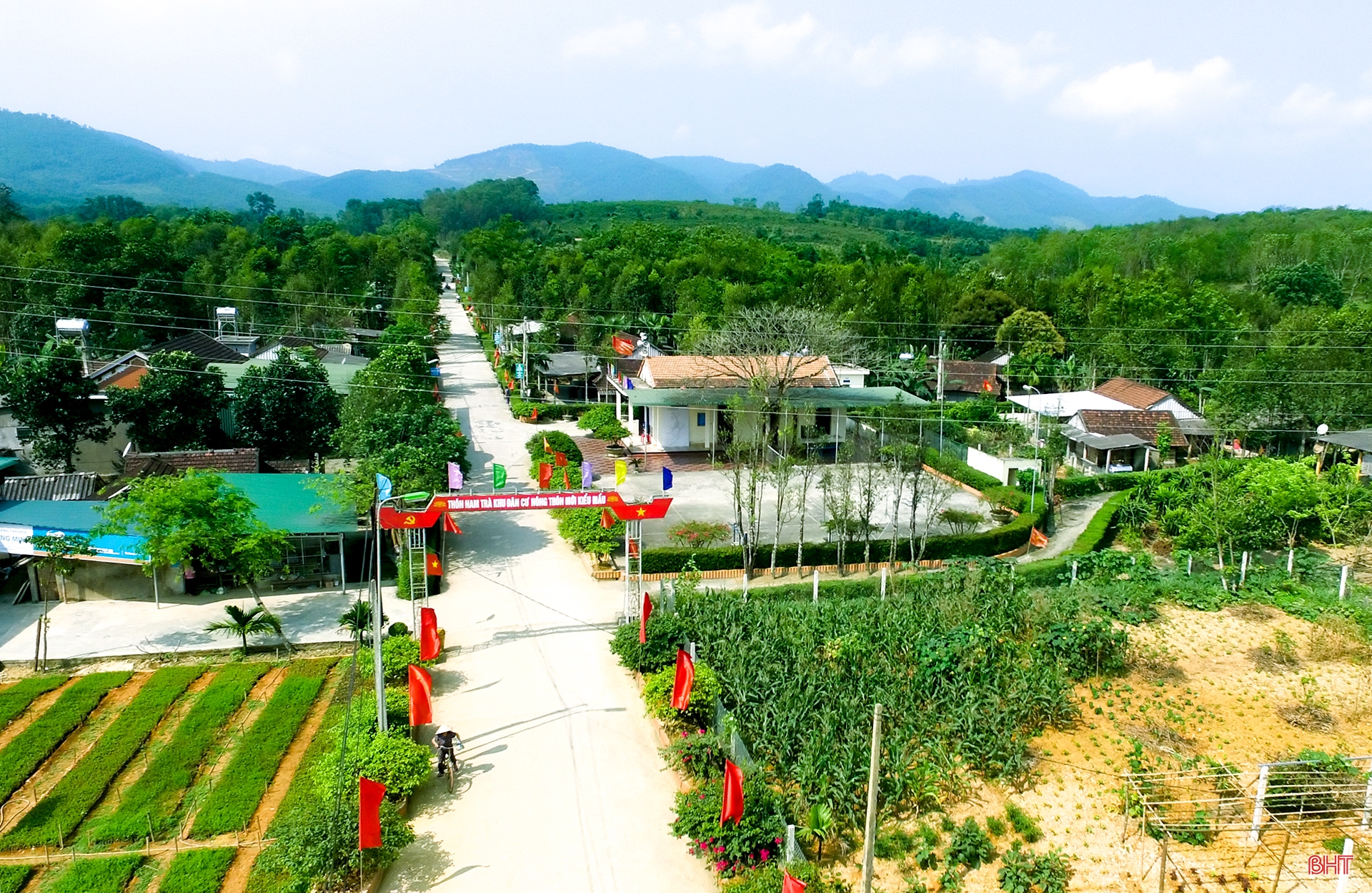 Hà Tĩnh vững bước dưới ngọn cờ vinh quang của Đảng