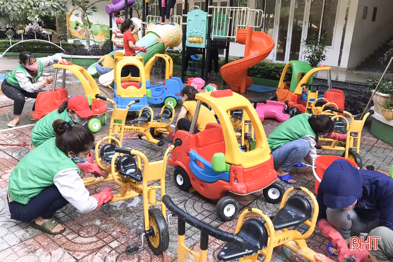 Cô giáo trường Mầm non Trí Đức bám trường trong mùa dịch