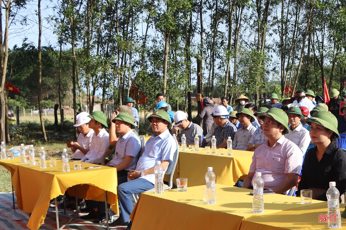 Chủ tịch UBND tỉnh dự lễ phát động di dời tái định cư dự án cao tốc Bắc - Nam ở Cẩm Xuyên