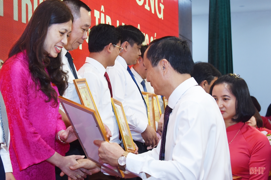 Phát huy vai trò nêu gương của cán bộ, đảng viên Khối CCQ&DN Hà Tĩnh