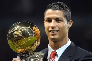 Ronaldo thắng giải Quả bóng vàng vĩ đại nhất lịch sử