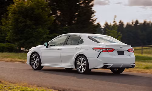 toyota camry the he moi gia tu 23 500 usd