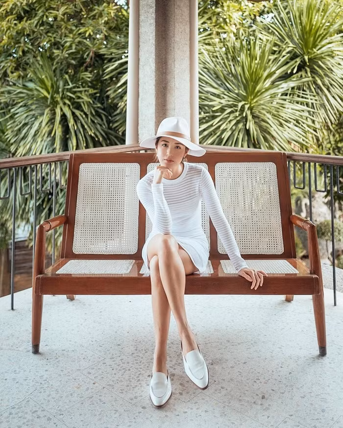 mua he kieu gi cung phai sam 1 chiec quan mau trang