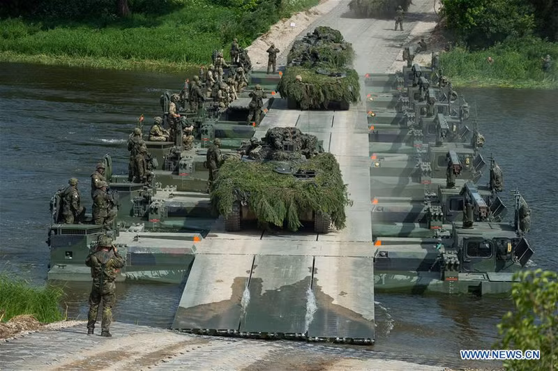 photo can canh tap tran cho soi sat 2017 cua nato gan bien gioi nga