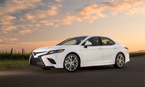 toyota camry the he moi gia tu 23 500 usd