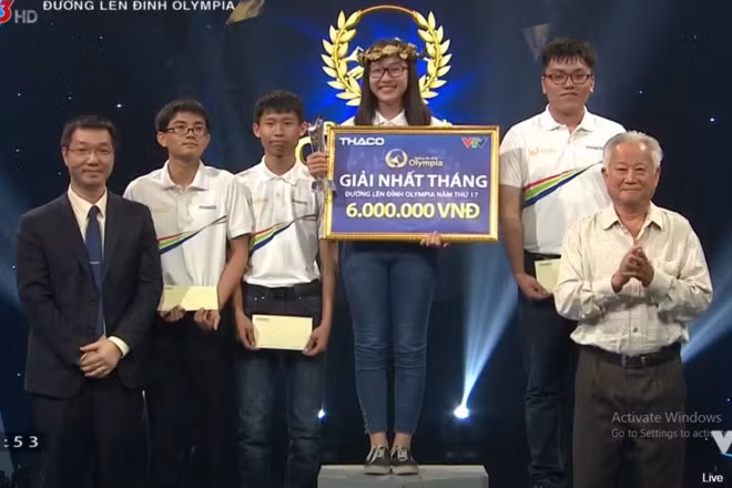 nu sinh ha tinh xuc dong khi loi nguoc dong cuoc thi thang olympia