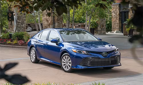 toyota camry the he moi gia tu 23 500 usd