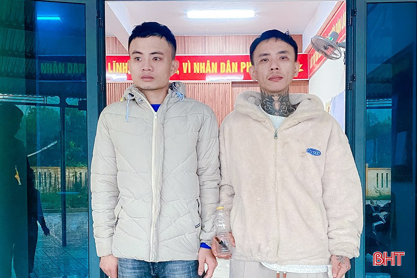 bqbht_br_vi-san-u-ben-trai-mac-quan-bo-va-nguyen-thanh-nam-ben-phai.jpg