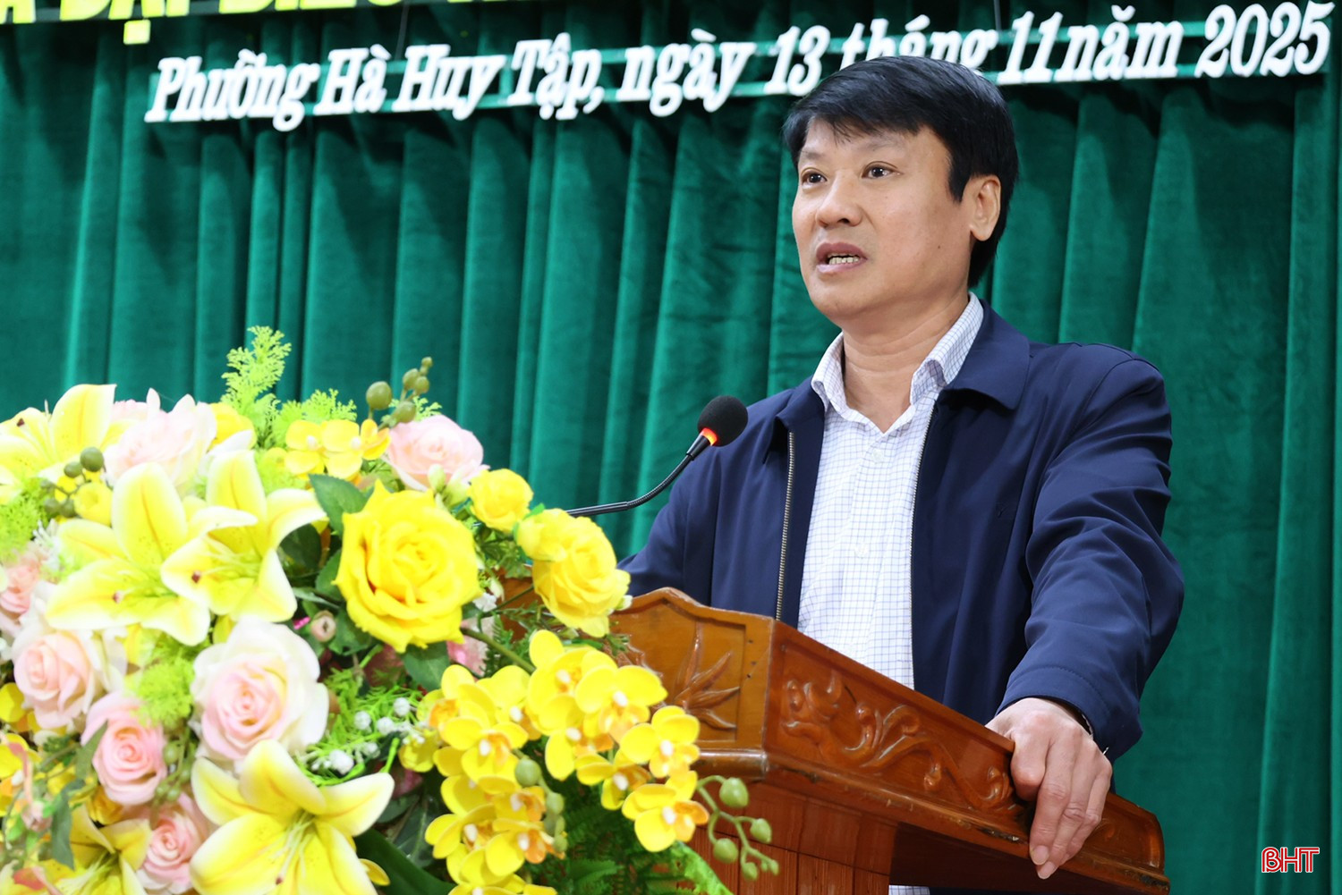 Ông Trần Quang Tuấn - Ủy viên BTV Tỉnh ủy, Bí thư Đảng ủy phường Thành Sen, Tổ trưởng Tổ đại biểu tiếp thu, làm rõ các vấn đề cử tri kiến nghị.