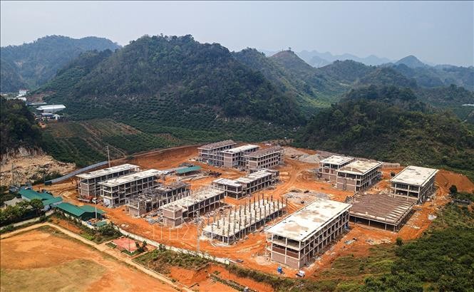 Toàn cảnh dự án Trường nội trú liên cấp TH&amp;THCS Phiêng Khoài (tỉnh Sơn La) đang được triển khai thi công. Ảnh: Trọng Đạt/TTXVN