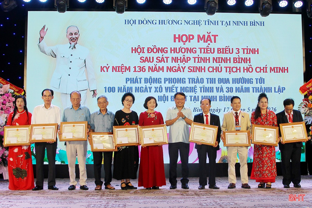 bqbht_br_dc-thang-tang-bang-khen-cac-ca-nhan.jpg