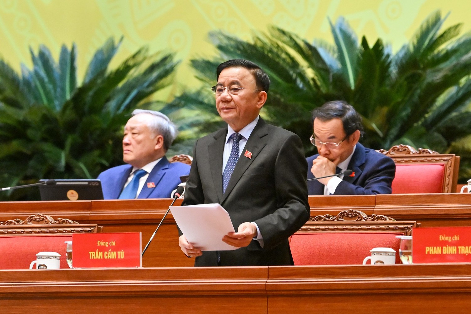 Đồng chí Trần Cẩm Tú, Ủy viên Bộ Chính trị, Thường trực Ban Bí thư điều hành phiên thảo luận chiều 21/1.