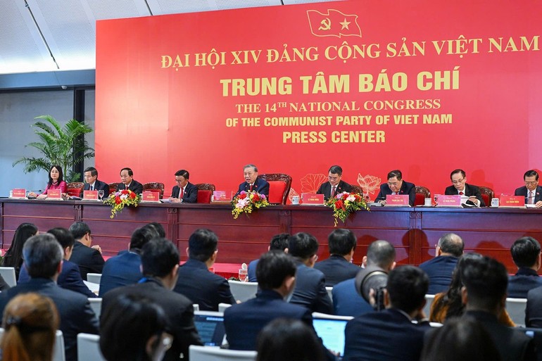 Toàn cảnh buổi họp báo. (Ảnh: DUY LINH)