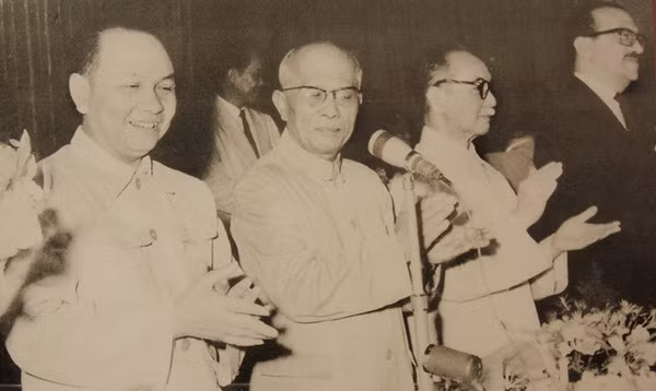 hinh anh tu lieu ve dong chi truong chinh tong bi thu cua doi moi