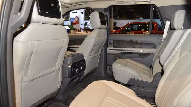 ngam suv 8 cho ford expedition 2018 bang xuong bang thit