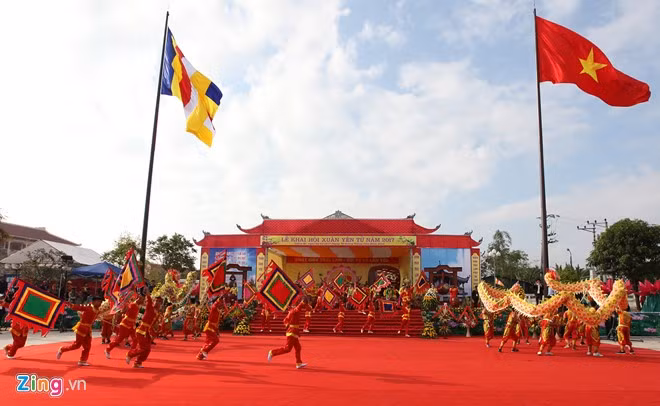 Ngày 6/2 (mùng 10 tháng Giêng), lễ khai hội xuân Yên Tử năm 2017 long trọng tổ chức tại chùa Trình (Uông Bí, Quảng Ninh). ve hung vi cua dat phat yen tu ngay khai hoi
