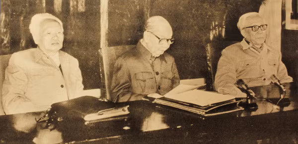 hinh anh tu lieu ve dong chi truong chinh tong bi thu cua doi moi