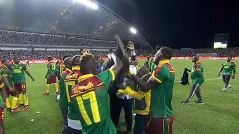 nguoc dong danh bai ai cap cameroon vo dich afcon 2017