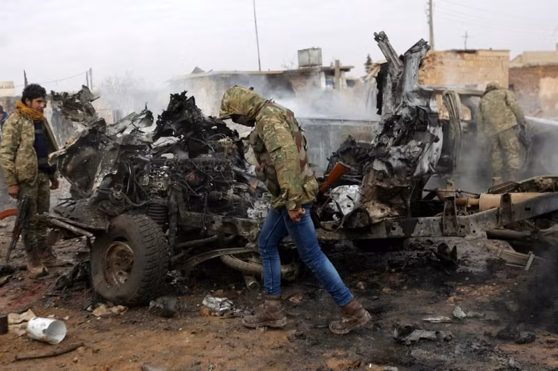 photo phien quan is o syria bi bao vay hoan toan o al bab