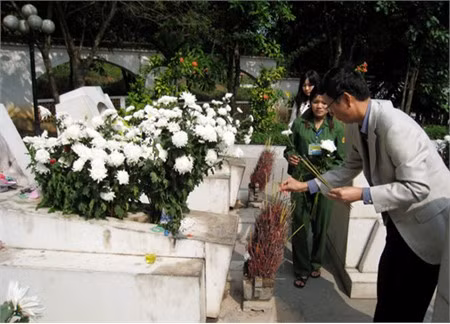 Đại sứ nghe giới thiệu về cuộc đời và sự nghiệp hoạt động cách mạng của cố Tổng Bí thư Hà Huy Tập Thăm Khu lưu niệm Đại thi hào Nguyễn Du Dâng hương và trồng cây lưu niệm tại Khu di tích lịch sử Ngã ba Đồng Lộc Tham quan khu khai thác mỏ sắt Thạch Khê Tham quan Nhà máy liên hợp gang thép Vạn Lợi Tham quan Công ty Cổ phần xăng dầu dầu khí Vũng Áng Tham quan Cảng Vũng Áng