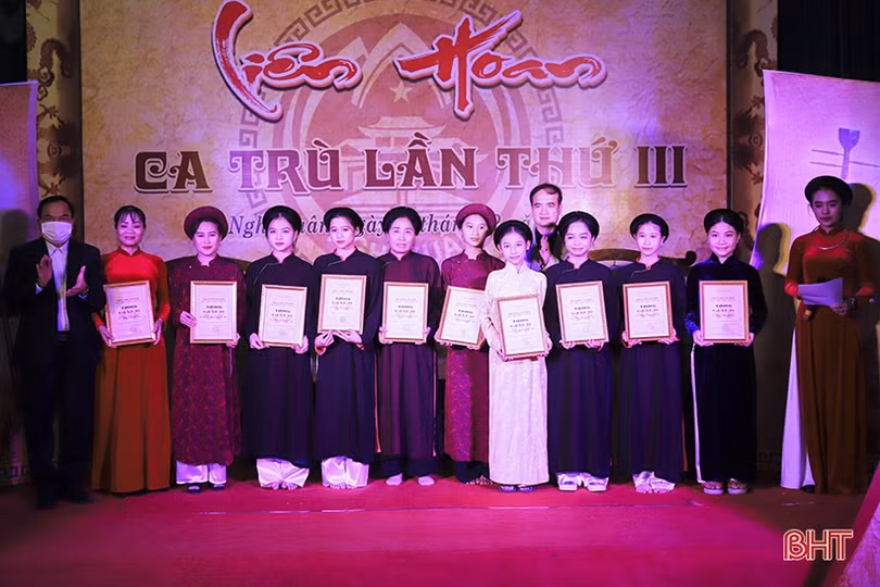 Khi tuổi trẻ say mê điệu hát dân ca ví giặm, ca trù