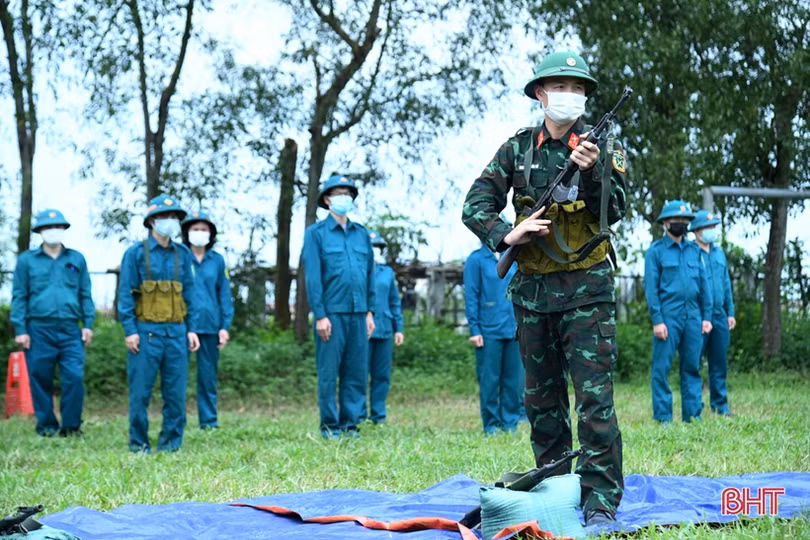 Chiến sỹ “sao vuông” Hà Tĩnh vượt nắng, thắng mưa, say sưa luyện tập”