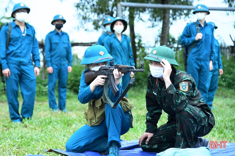 Chiến sỹ “sao vuông” Hà Tĩnh vượt nắng, thắng mưa, say sưa luyện tập”