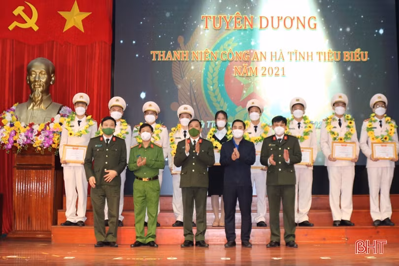Tuyên dương 20 thanh niên, phụ nữ Công an Hà Tĩnh tiêu biểu