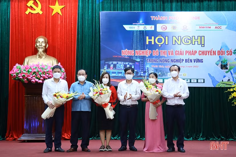 TP Hà Tĩnh: Các doanh nghiệp, HTX ký kết chuyển đổi số trong nông nghiệp
