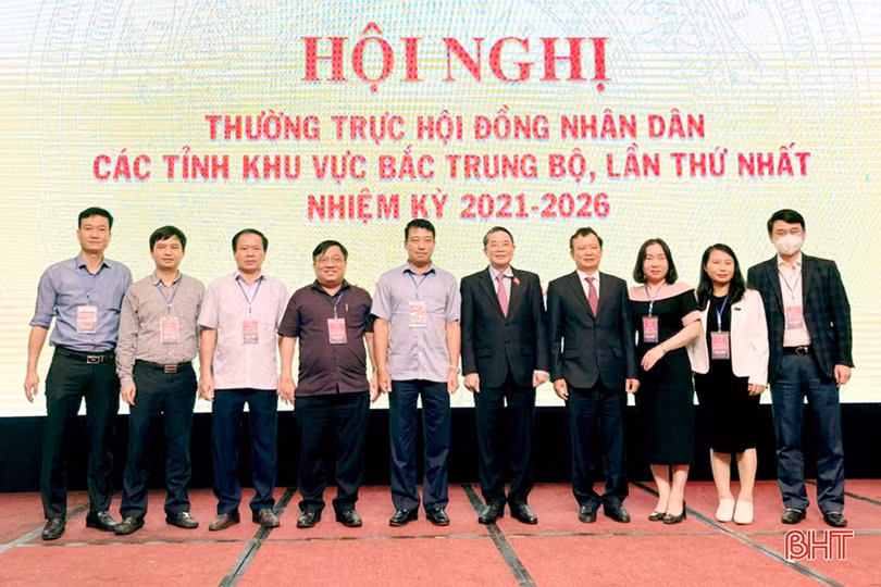 Đại biểu Hà Tĩnh chia sẻ kinh nghiệm tại hội nghị Thường trực HĐND 6 tỉnh Bắc Trung bộ