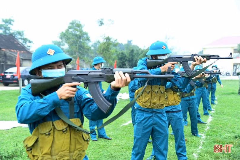 Chiến sỹ “sao vuông” Hà Tĩnh vượt nắng, thắng mưa, say sưa luyện tập”