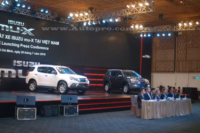 isuzu mu x co gi hot de canh tranh voi toyota fortuner