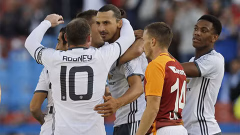 video m u dai thang trong ngay ibra va rooney thi nhau toa sang