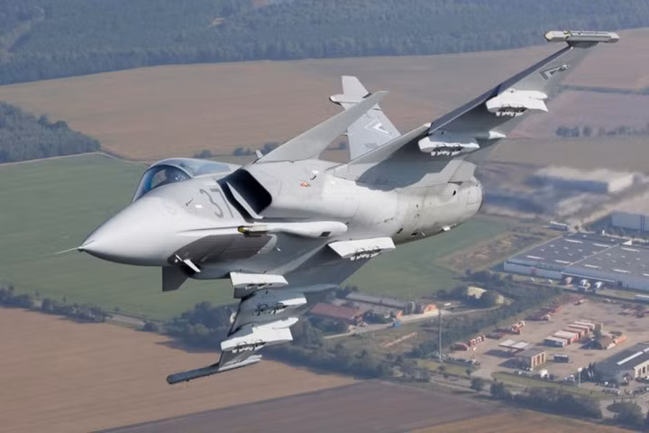 sieu tiem kich jas 39 gripen canh chim la day uy dung