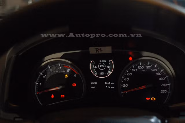 isuzu mu x co gi hot de canh tranh voi toyota fortuner