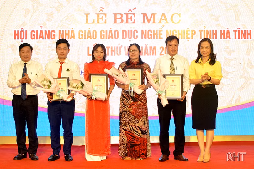 Vinh danh 32 nhà giáo Hà Tĩnh tại Hội giảng Nhà giáo giáo dục nghề nghiệp toàn tỉnh