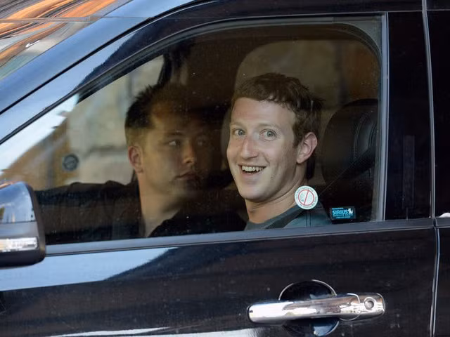 Kiếm 40 tỷ USD mỗi năm, ông chủ Facebook đang tiêu tiền như thế nào?