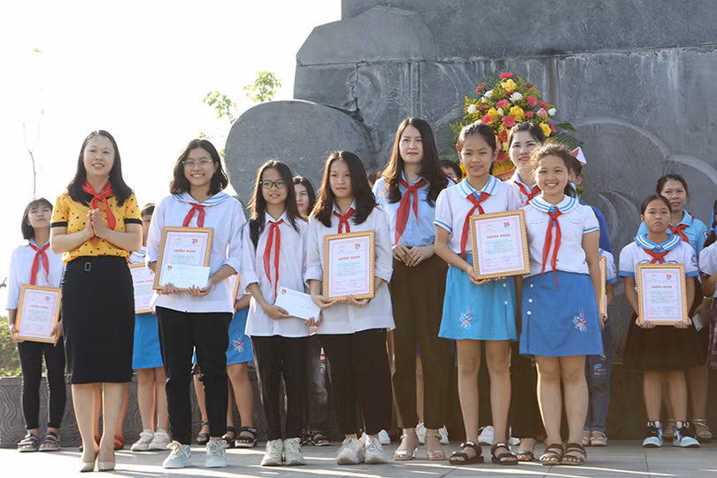 Thiếu nhi Hà Tĩnh tự hào truyền thống - Tiếp bước cha anh”