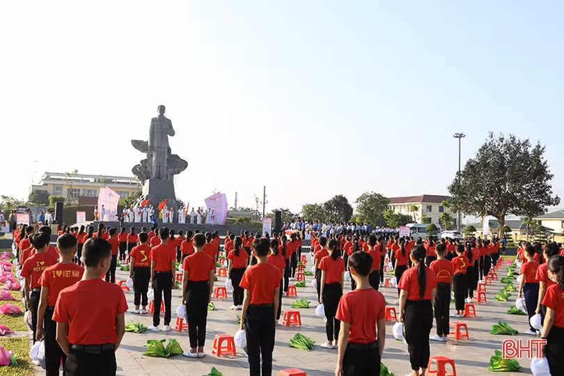 Thiếu nhi Hà Tĩnh tự hào truyền thống - Tiếp bước cha anh”