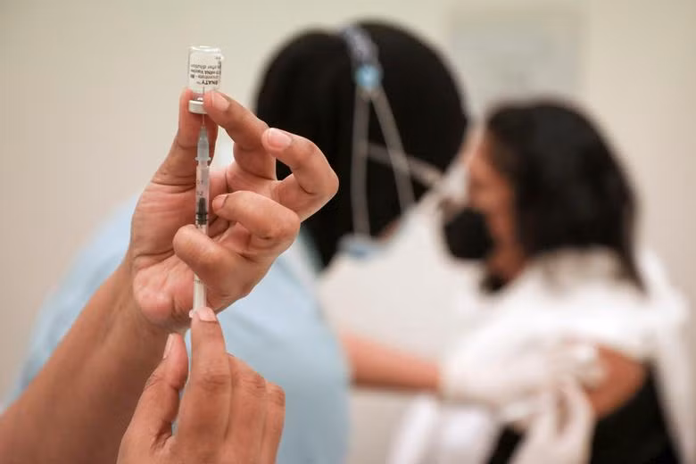Vaccine COVID-19 có thể bảo vệ người tiêm trong bao lâu?