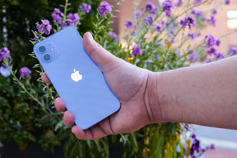 Ảnh chi tiết iPhone 12 phiên bản màu tím